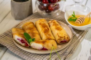 Млинці з сиром та вишнями (3шт/270г)