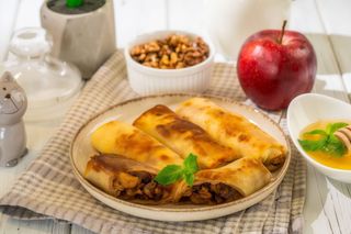 Млинці з яблуками та горіхами (3шт/270г)