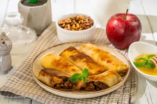 Млинці з яблуками та горіхами (3шт/270г)