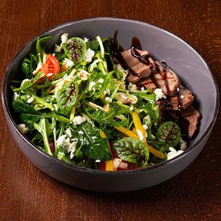 Теплий гриль-салат з телятиною (220 г)