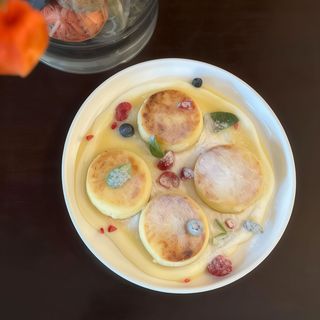 Сирники домашні з вершково-карамельним мусом (180/100)