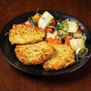 Картопляно-кабачкові деруни з лососем ГравЛакс