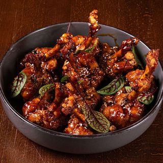 Крильця курячі з соусом на таці 800/100