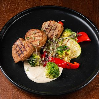 Медальйони телячі з овочами гриль (350 г)