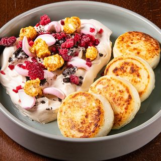 Сирники з вершково-карамельним мусом
