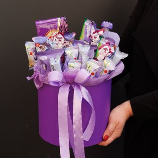 Бокс з солодощами та кавою у фіолетовому кольорі 