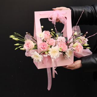 Сумочка в рожевих кольорах з квадратною ручкою