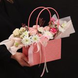 Сумочка з квітами в рожевих тонах