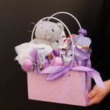 Солодка композиція у фіолетовому кольорі з котиком