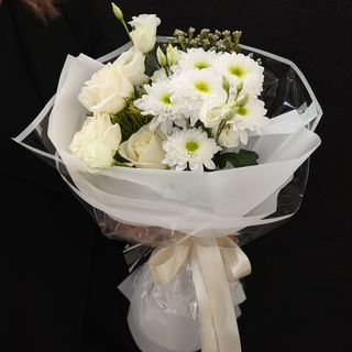 Міксований букет в білих кольорах