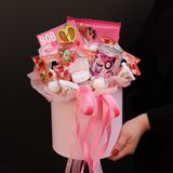 Бокс з солодощами в рожевому кольорі з напоє