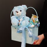 Солодка композиція у голубому кольорі з ведмедиком