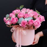 Моно бокс з трояндами у рожевому кольорі з додаванням зелені