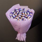 Букет з цукерок шарм у фіолетовому кольорі