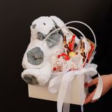 Солодка композиція в білому кольорі з зайчиком