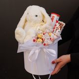 Бокс в білому кольорі з зайчиком