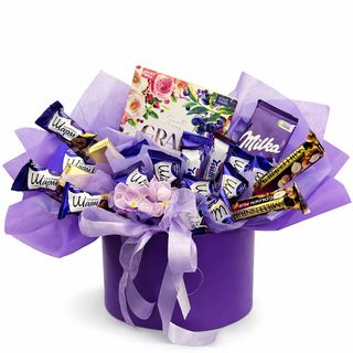 Бокс із солодощами у фіолетових відтінках із чаєм