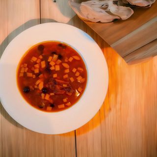 Солянка класична /круасан з салямі