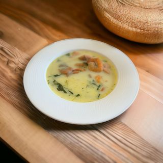 Сирний суп з лососем, креветкою та шпинатом (500 мл)