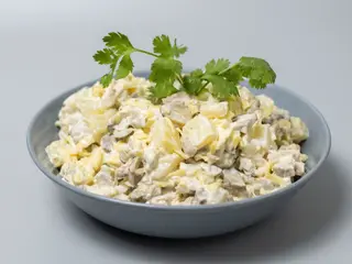 Салат з м'ясом та грибами стандарт (320г)