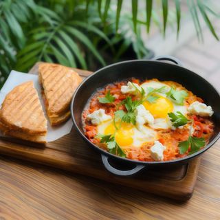 Шакшука з сирним сендвічем