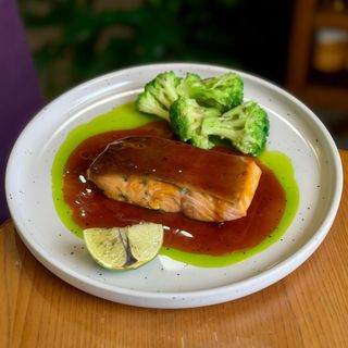 Лосось в місо-глазурі