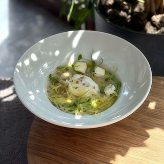 Сирна вівсяна каша з авокадо та яйцем пашот