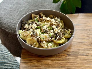 Палюшки з міксом грибів, бринзою та сметаною