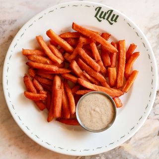 БАТАТ ФРІ З ТРЮФЕЛЬНИМ АЙОЛІ