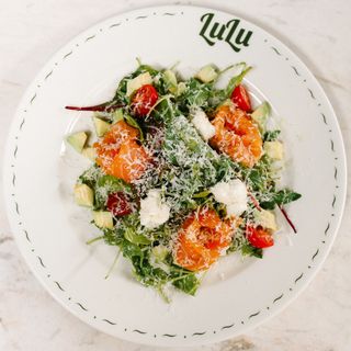 САЛАТ З ЛОСОСЕМ ТА АВОКАДО (190г)