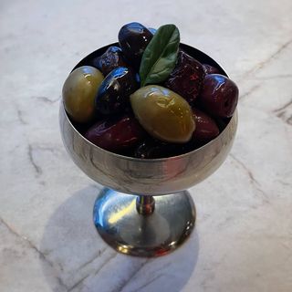 МІКС СОЛОНИХ ГРЕЦЬКИХ ОЛИВОК (200г)