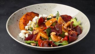 Салат з гарбузом, кулателло та мандарином (310 г)