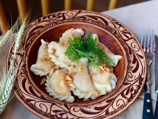 Вареники з тушкованою капустою