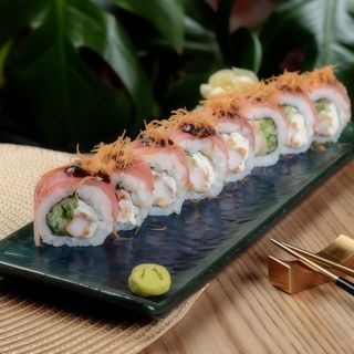 Рол з тунцем татакі та креветкою (260г)