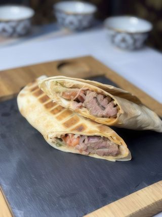 Кебаб з телятини в лаваші(СТАНДАРТНИЙ) (300г)