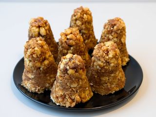 Мурашник з горіхом