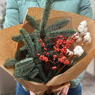 Букет новорічний з ілексом 