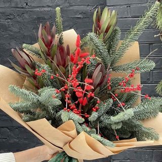 Новорічний букет з нобілісу та леукодендрону