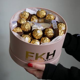 Бокс фереро та свічка