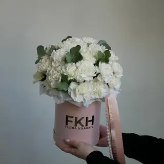Білий діантус у коробці
