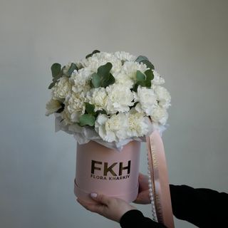 Білий діантус у коробці