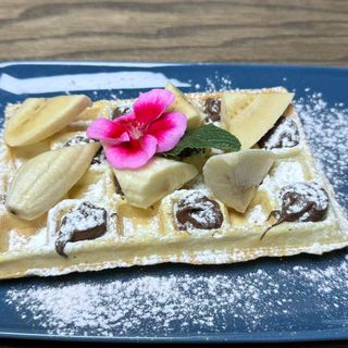 Фруктовий салат з ягідно-вершковим мусом (200 г)