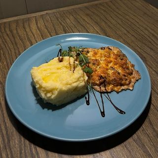 Свинний шніцель з гарніром картопля пюре( 280г- шніцель, 200г-пюре)