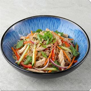 Салат з фунчозою та копченою куркою (300г)