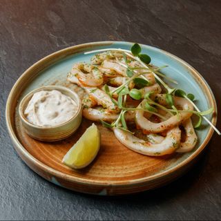 Кільця кальмару з часниковим  соусом