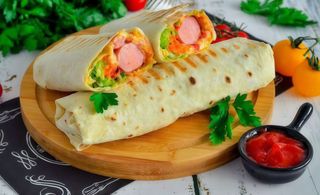 Хот-рол із подвійною молочною сосискою меню (540г)