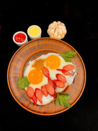 Яєчня з ковбасою (200г)