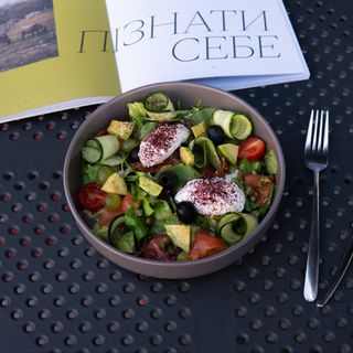 Салат із слабосоленим лососем та авокадо (270г)