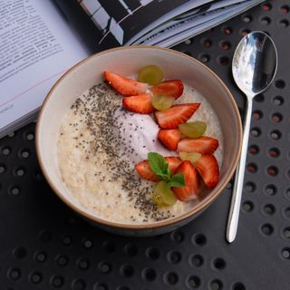 Солодка вівсянка з полуницею