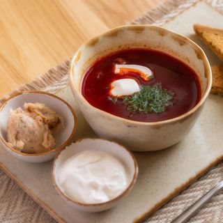 Борщ червоний з грінками (300/50 г)